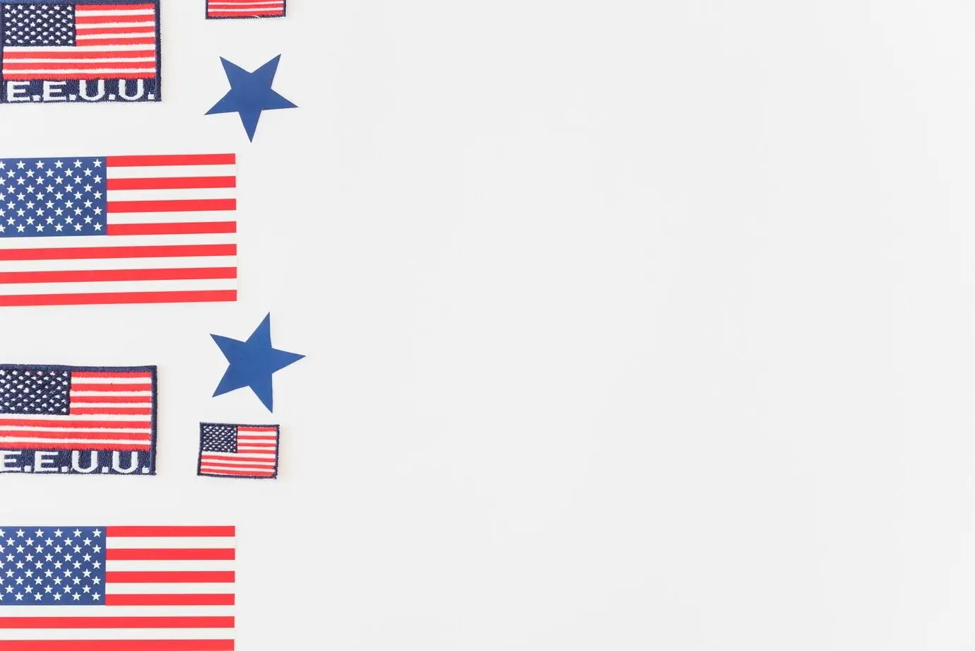 Флаги США на синем фоне